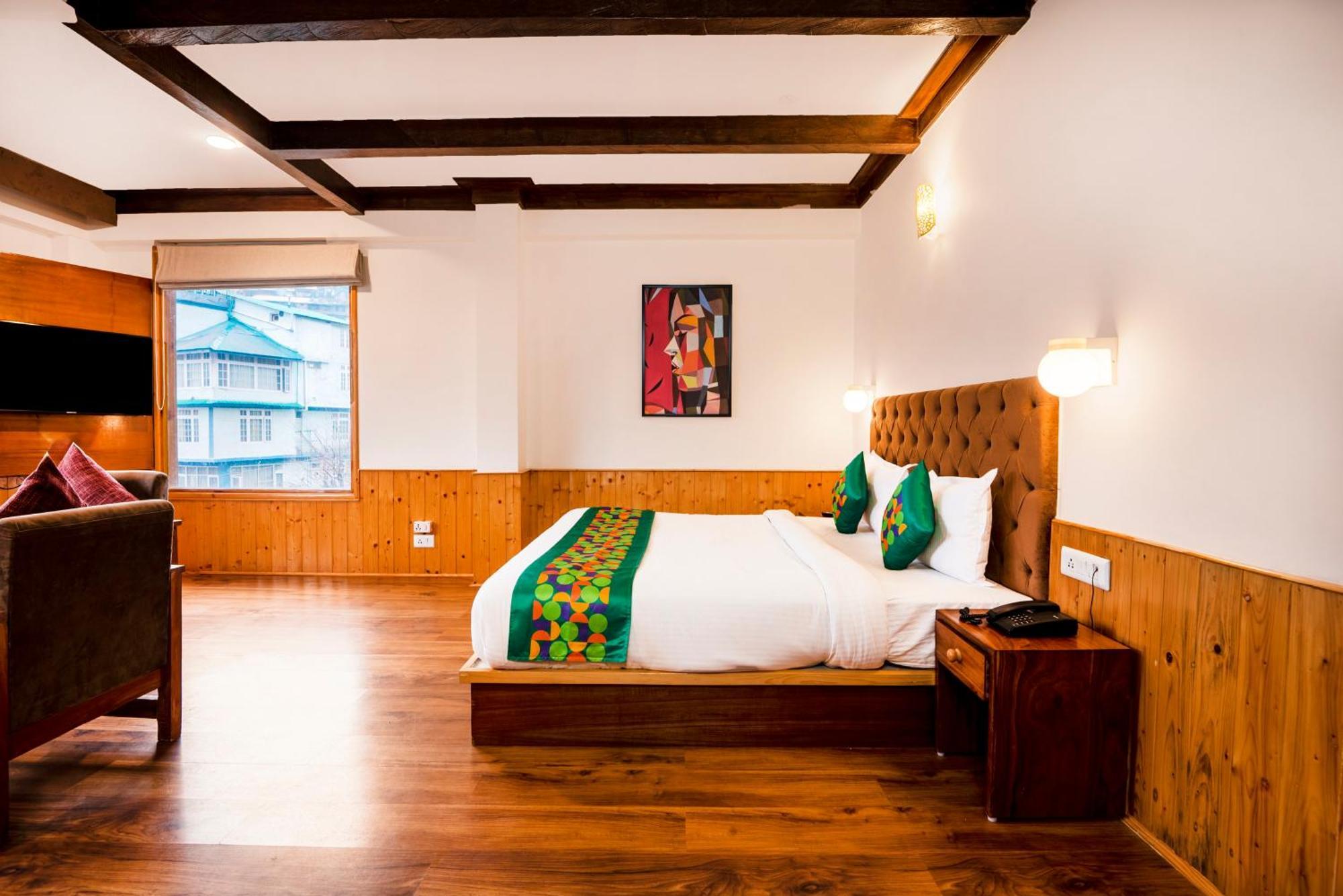 Treebo Premium Sattva With Mountain View Hotel มะนาลี ภายนอก รูปภาพ